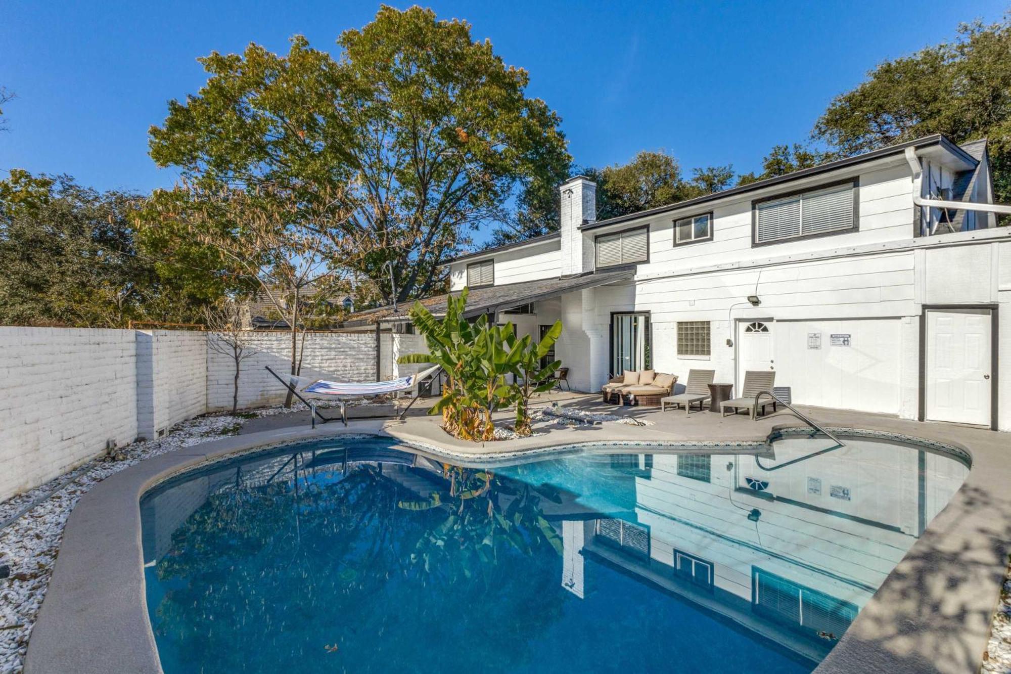 Stunning 5Br 2Ba Holiday Home With Private Pool And Cinema 댈러스 외부 사진